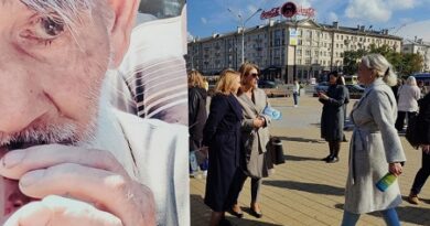 Фотовыставка телерадиокомпании «Мир» открылась в Минске на площади Якуба Коласа