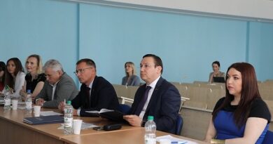 Министр информации посетил заседание Государственной экзаменационной комиссии по защите дипломных работ на журфаке БГУ